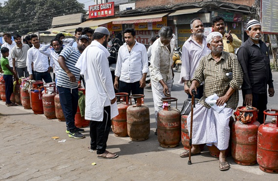 Chhattisgarh caps commercial LPG supply, sets timeline for domestic refill booking